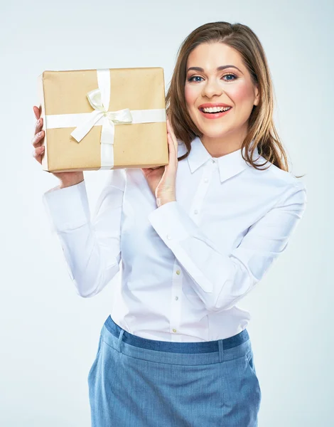 Femme avec boîte cadeau — Photo