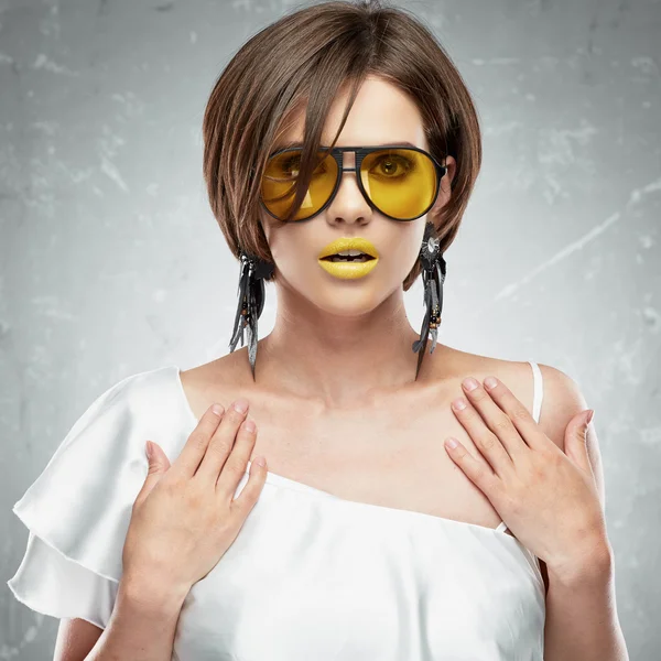 Model with yellow sunglasses — Stock Photo, Image