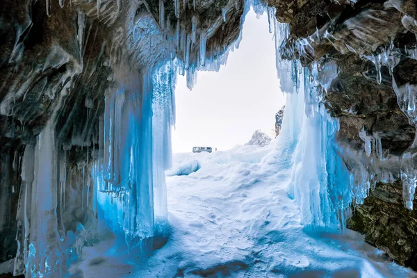 Grotte Glace Grottes Sur Île Olkhon Sur Lac Baïkal Région Images De Stock Libres De Droits