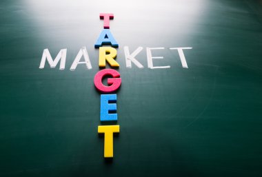 Pazar ve hedef, kavramsal kelimelik yazı tahtası.