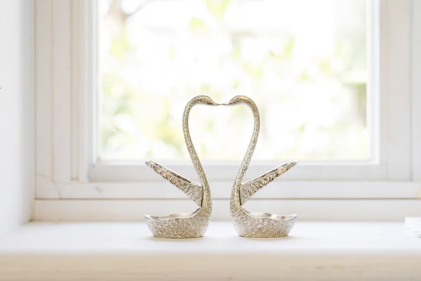 Silver Metallic Swan Decor Kissing on Windowsill — Stock Photo, Image