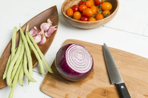 Fresh ingredients- onion, cherry tomatos, garlics and beans for — Stock Photo, Image