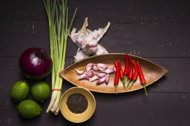 Taze malzemeler - limon, soğan, sarımsak, biber, Limon otu ve