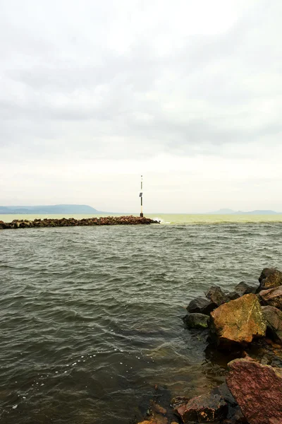 Волна на озере Балатон (Балатонмария), Венгрия — стоковое фото