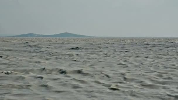 Wind stormachtige landschap aan het Balatonmeer, Hongarije — Stockvideo