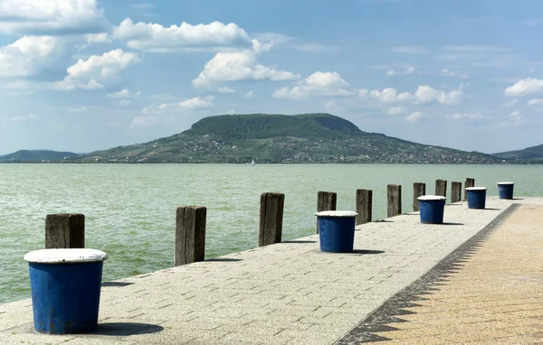 Muelle en el lago Balaton, Hungría Imagen de stock