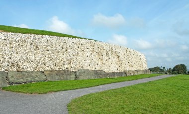 Boyne Vadisi'nde Newgrange detayını 5000 yaşındaki bir geçit mezarım. Co Meath, İrlanda