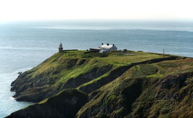 Howth ve deniz feneri, İrlanda kayalıklarla
