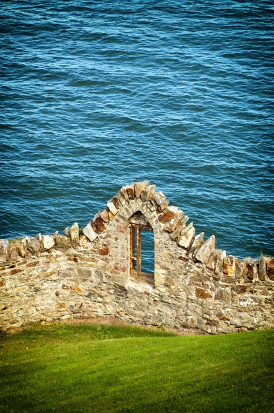 Mur de pierre dans la péninsule de Howth, Irlande — Photo