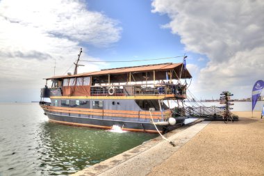 Gezi gezinti teknesi 