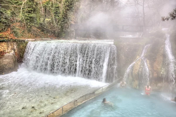 Cascada artificial en el río Termopotamos — Foto de Stock