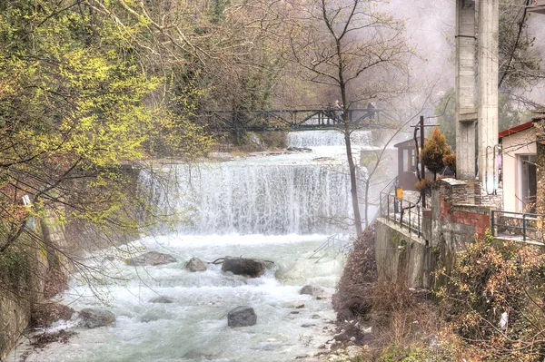 Cachoeira artificial no rio Termopotamos — Fotografia de Stock
