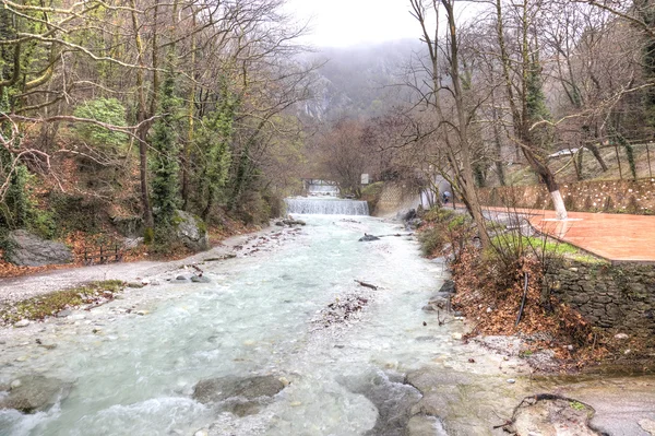 Termopotamos 川の堤防 — ストック写真