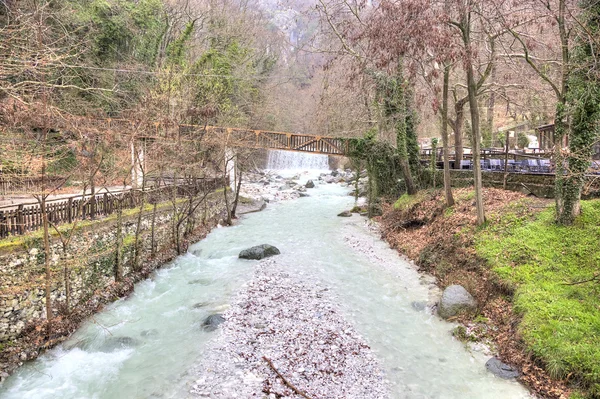 Cascada artificial en el río Termopotamos — Foto de Stock