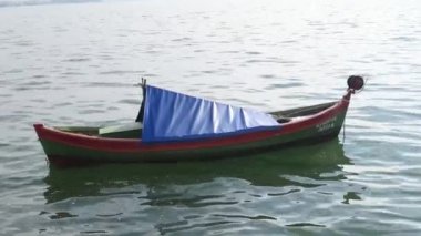 Tekne su salıncaklar