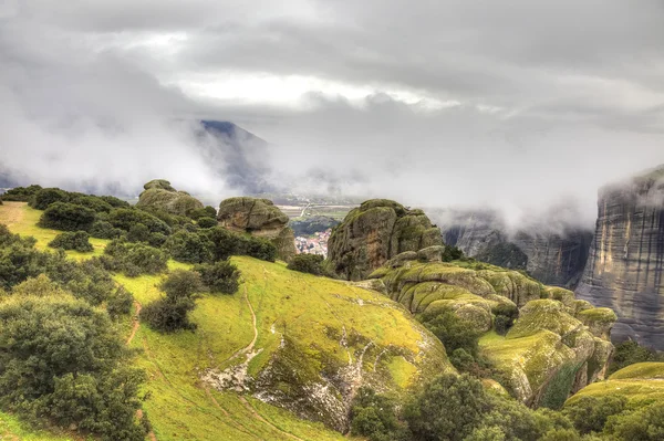 Meteora. Rocas. Niebla —  Fotos de Stock