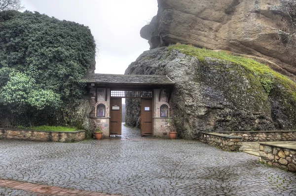 Grécia. Meteora. Monastery em uma rocha. Portão — Fotografia de Stock