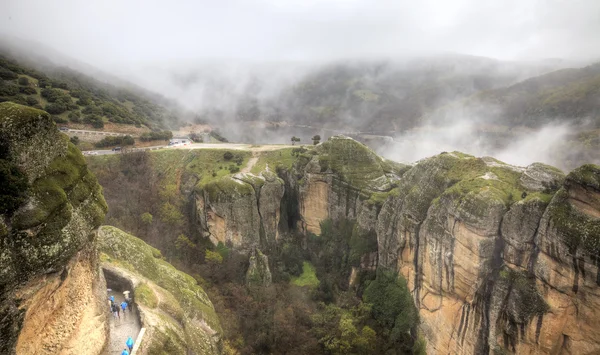 Grecja. Meteora. Klasztor na skale. Road — Zdjęcie stockowe