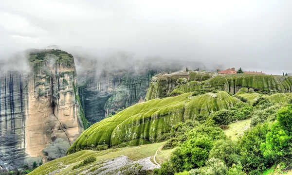 Meteora. Rocks. Dimma — Stockfoto