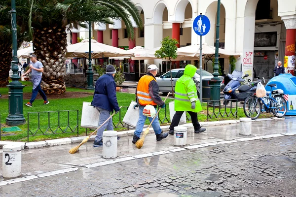 Thessaloniki. Janitors go on the city — Stock Photo, Image