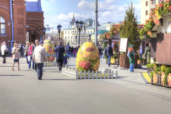 Moskova. Tiyatro Meydanı. Paskalya yortusu yumurta — Stok fotoğraf
