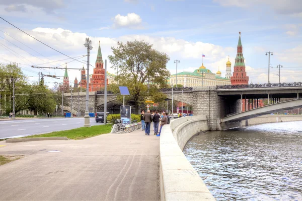 Moskau. Pretschistenskaja-Damm — Stockfoto