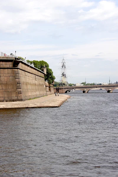 Peter and Paul Fortress and Neva River Beach — Stock Photo, Image