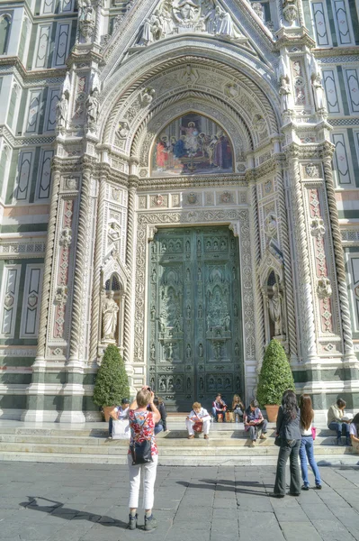 Florence. The facade of the cathedral of Santa Maria del Fiore — Stock Photo, Image