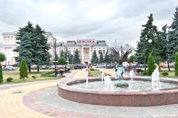 Gomel. Tren istasyonu yakınında kare — Stok fotoğraf