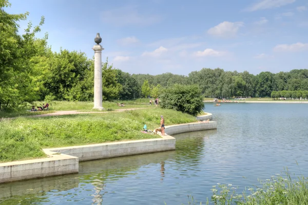 Lago en una granja Kuskovo — Foto de Stock