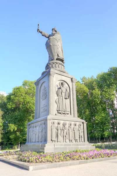 Belgorod. Denkmal für Wladimir Swjatoslaw den Großen — Stockfoto