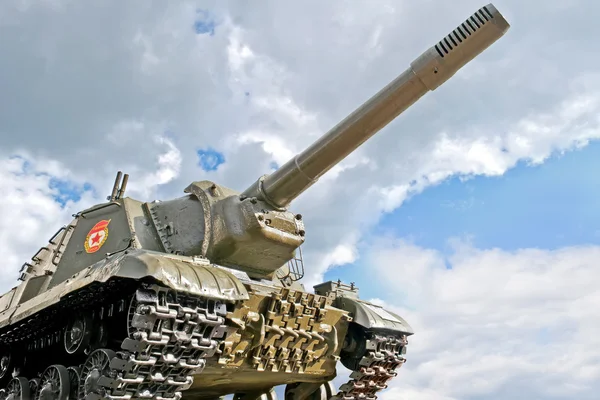 Belgorod. Tanque en un pedestal cerca del museo-diorama Batalla de K — Foto de Stock