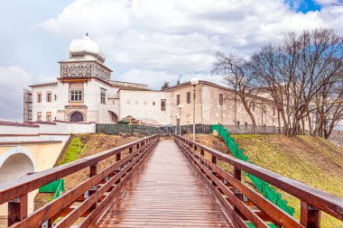 Beyaz Rusya Cumhuriyeti. Yaşlı Grodno Kalesi. Belarus 'taki en eski mimari eserlerden biri, 11-19 yüzyılın savunma yapıları, dini ve laik binaları kompleksi.