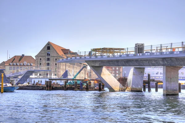 Edifício de ponte está na cidade Copenhaga — Fotografia de Stock