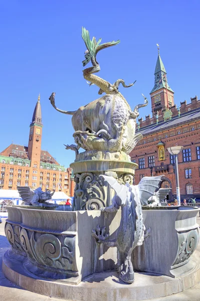 Copenhaga. Touro da fonte dragão rasgando — Fotografia de Stock