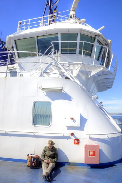 Meisje abovedeck veerboot — Stockfoto