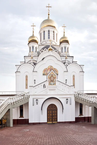 Stad Lanaken. Kerk van de Drievuldigheid — Stockfoto