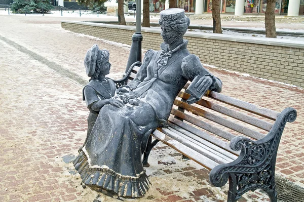 Nischni nowgorod. Skulptur Dame mit Kind — Stockfoto