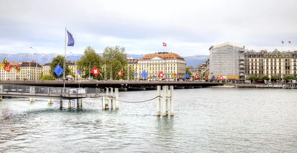 Женева. Мост через реку Рона — стоковое фото