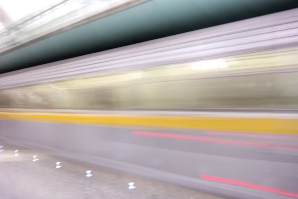 Trens de metrô em movimento — Fotografia de Stock