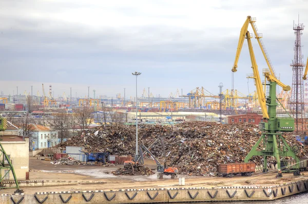 Porto da cidade São Petersburgo. Scrapmetal — Fotografia de Stock