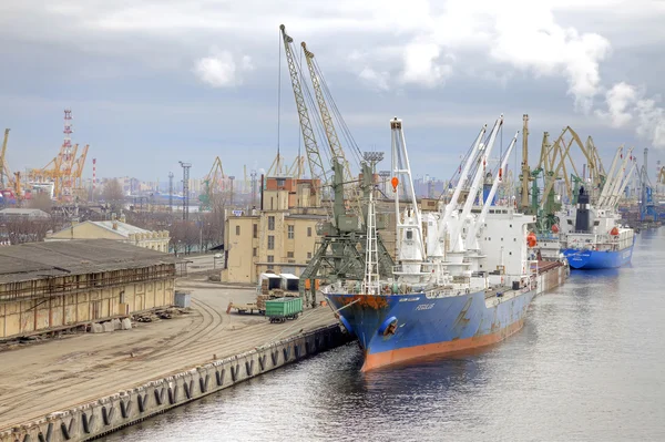 Puerto de la ciudad San Petersburgo — Foto de Stock