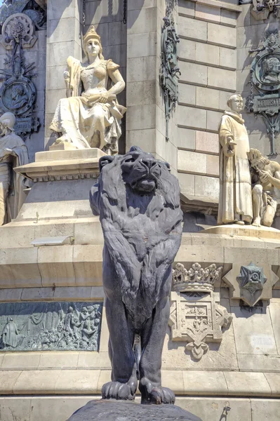 Barcelona. Monument till Christopher Columbus. Piedestal med skulpturer — Stockfoto
