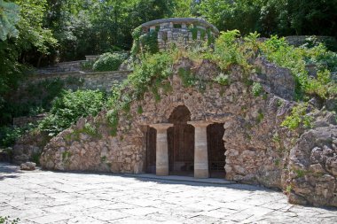 Pyatigorsk. Çiçek Park. Diana'nın mağara