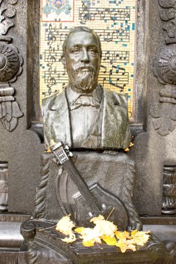 Mezarlık. Mezar besteci Borodin