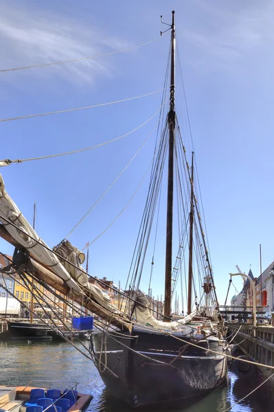 Nyhavn canal. Schooner — Stock Photo, Image