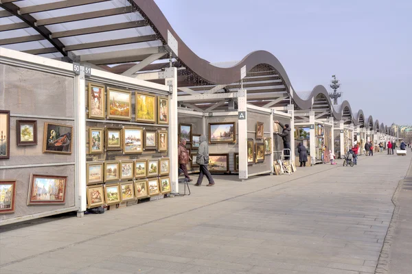 Vernissage on the Crimean embankment — Stock Photo, Image