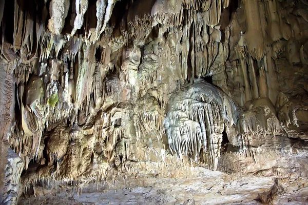 Athos karstik Mağarası