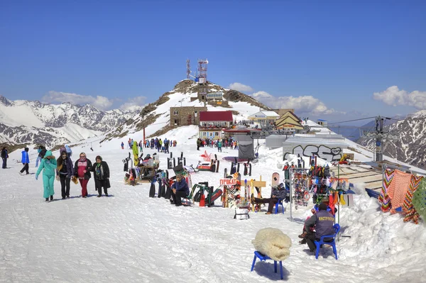 Dombay. Café auf der ersten Ebene der Seilbahn — Stockfoto