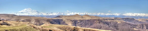 Panorama över större Kaukasus bergskedjan — Stockfoto